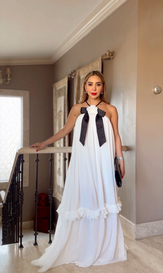 Vestido Blanco con Flor y Moño negro